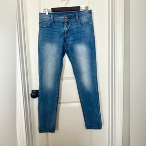 Maurices ankle stretch skinny jeans